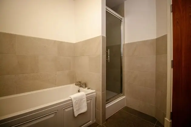 Luxury Apart Daire, 2 Yatak Odası, Engellilere Uygun (3E, Abbotsford)