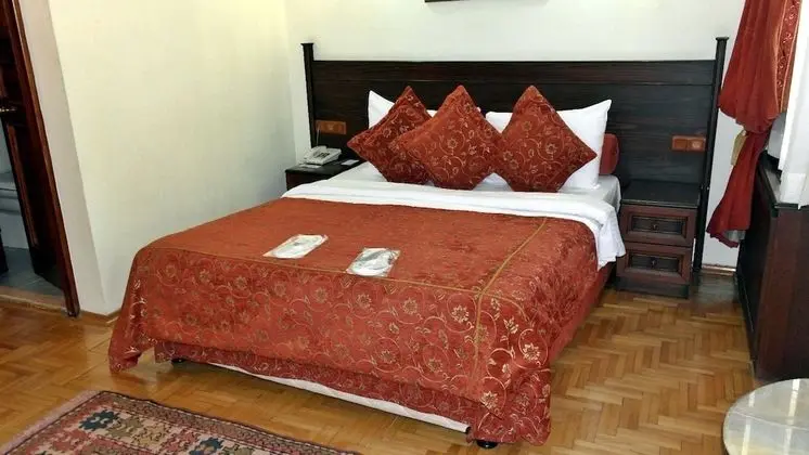 Economy Tek Büyük veya İki Ayrı Yataklı Oda