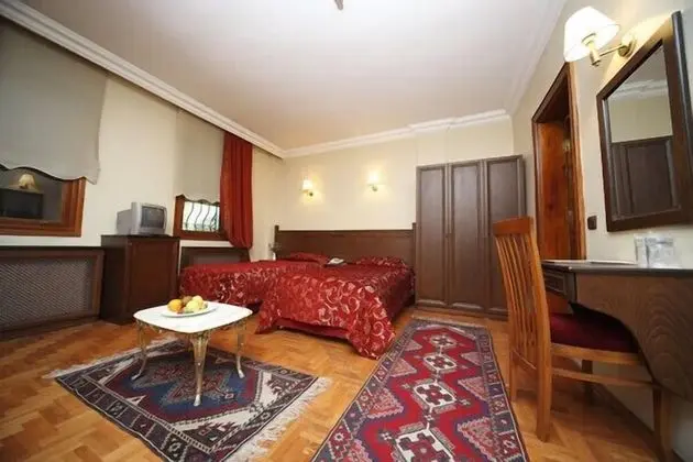 Üç Kişilik Oda