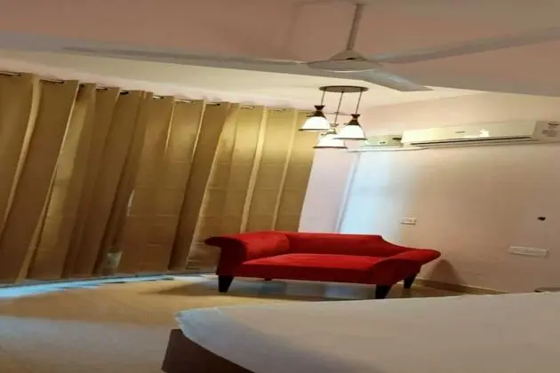 Luxury Hut