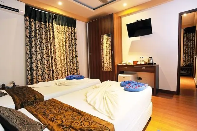 Deluxe Oda (Return Airport Transfers)