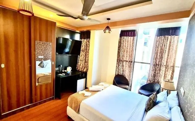 Deluxe Oda (Return Airport Transfers)
