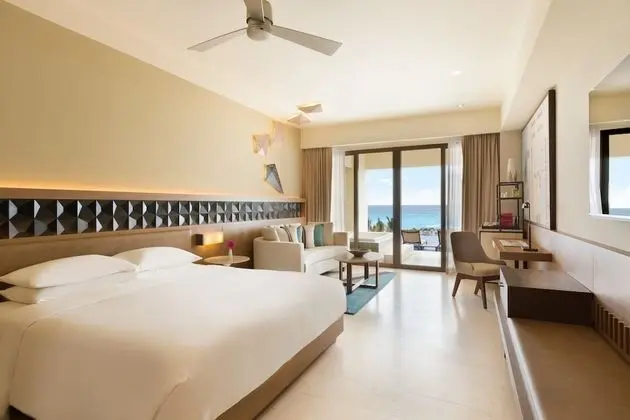 Turquoize Ocean Front Master Double