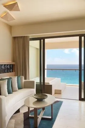 Turquoize Ocean Front Master Double