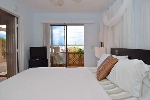Kır Evi, Sıcak Su Küveti, Koy Manzaralı