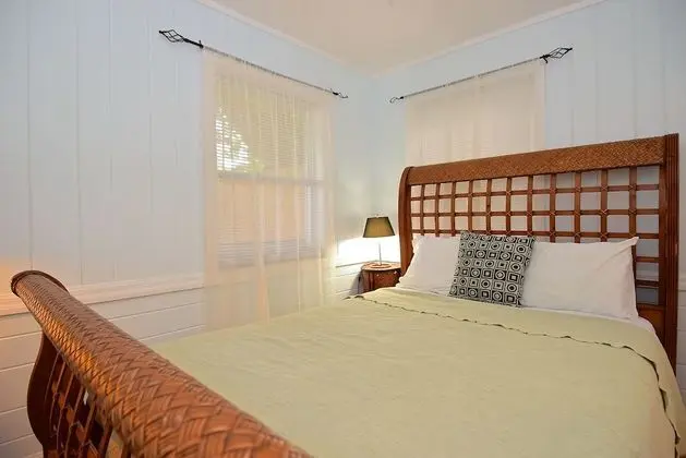 Kır Evi, Sıcak Su Küveti, Koy Manzaralı