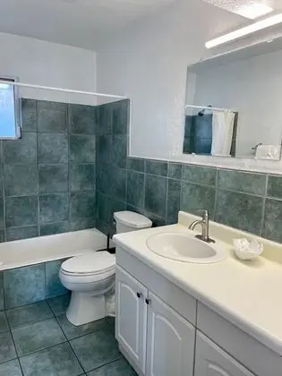 Kır Evi, Sıcak Su Küveti, Koy Manzaralı