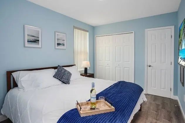 Ev (Turtle House of Sarasota)