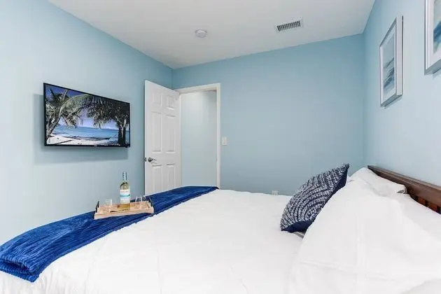 Ev (Turtle House of Sarasota)