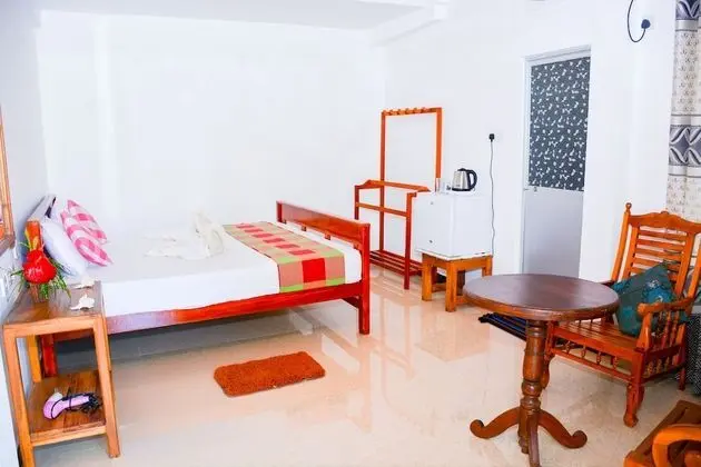 Deluxe Tek Büyük Yataklı Oda, 1 En Büyük (King) Boy Yatak, Balkon, Kısmi Deniz Manzaralı