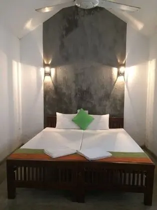 Standard Tek Büyük Yataklı Oda (with AC)