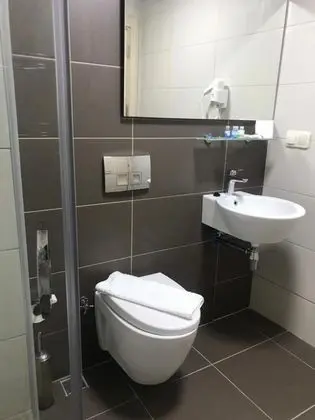 Standart Oda, Kara Manzaralı