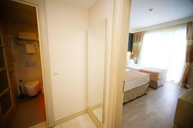 https://images.etstur.com/imgproxy/resize/2560x1440/files/images/hotelImages/etsrooms/530/Turunc_Resort_Otel_20251030095502_0.jpg