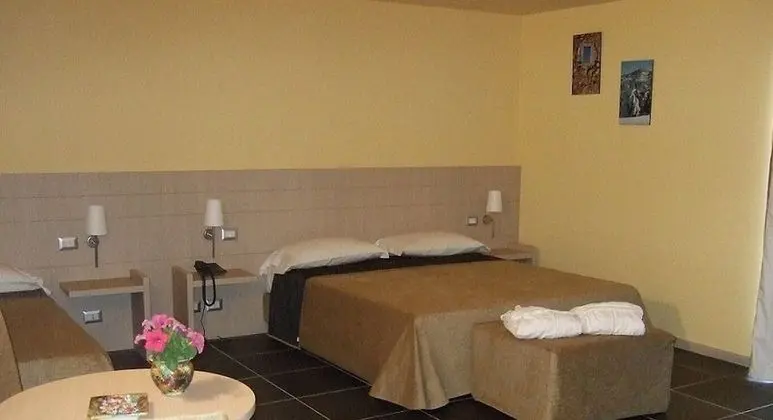 Economy Tek Büyük veya İki Ayrı Yataklı Oda