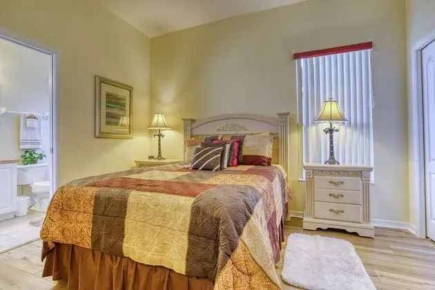 Villa (906 Tuscan Hills)