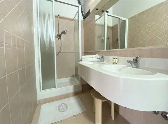 Classic Tek Büyük veya İki Ayrı Yataklı Oda, Havuz Manzaralı