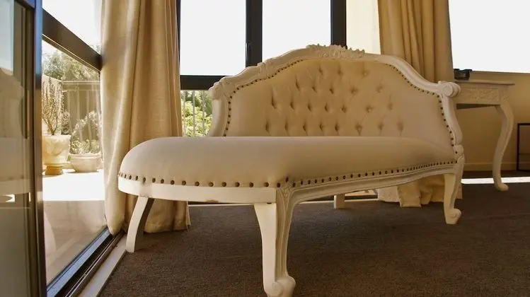 Superior Tek Büyük Yataklı Oda (Luxury Oak Room)