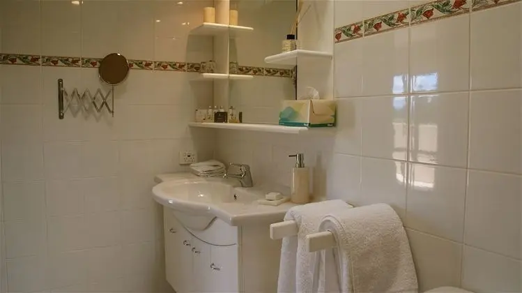 Superior Tek Büyük Yataklı Oda (Luxury Oak Room)