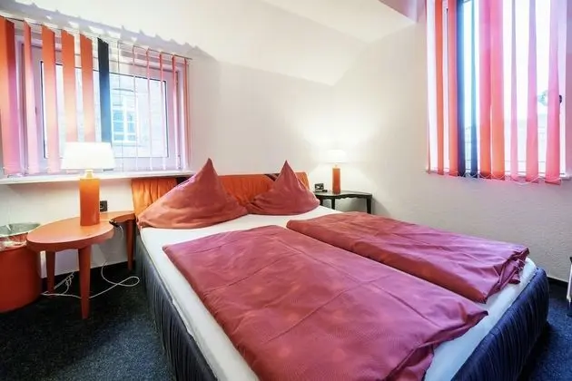 Tek Büyük Yataklı Oda, Ortak Banyo