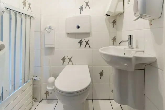 Tek Büyük Yataklı Oda, Ortak Banyo