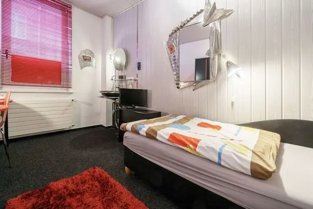 Tek Kişilik Oda, Ortak Banyo