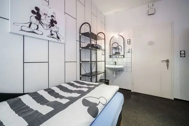 Tek Kişilik Oda, Ortak Banyo