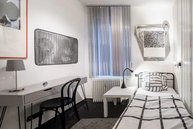 Tek Kişilik Oda, Ortak Banyo