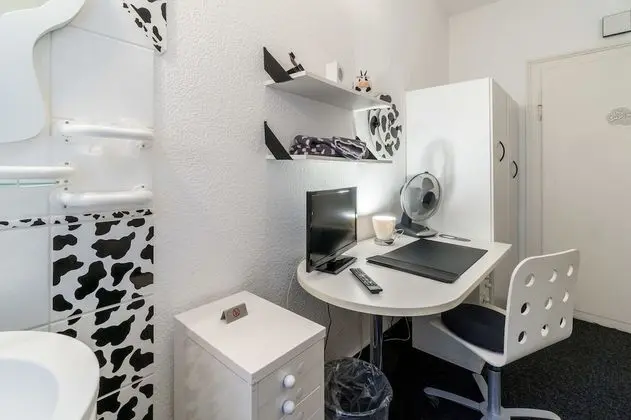 Tek Kişilik Oda, Ortak Banyo