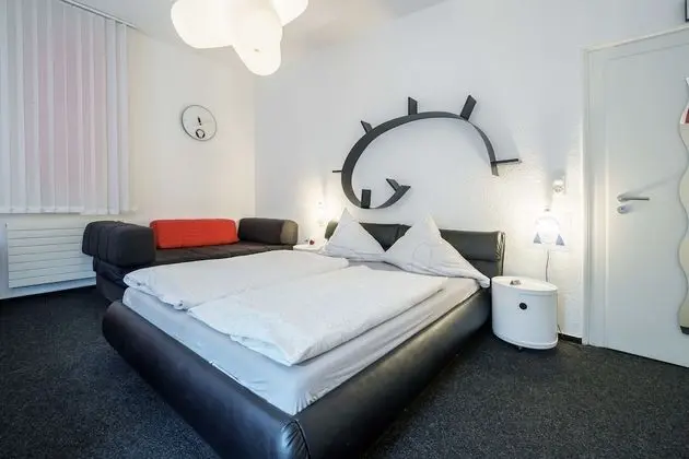 Üç Kişilik Oda, Ortak Banyo