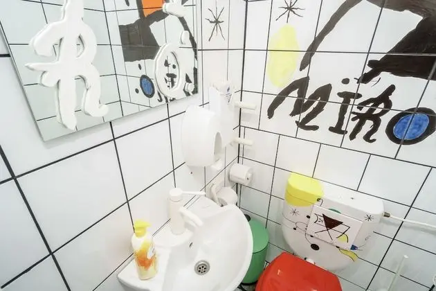 Üç Kişilik Oda, Ortak Banyo