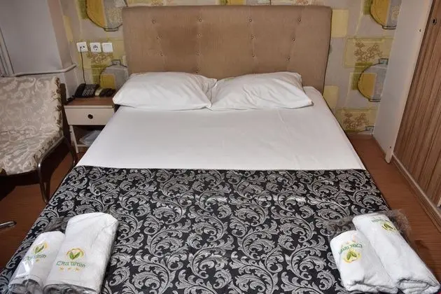 French Bed Oda