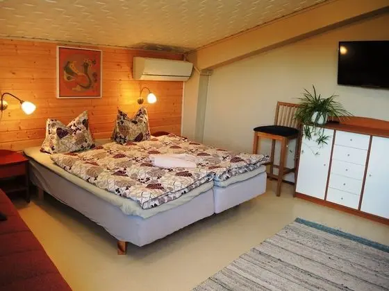 İki Ayrı Yataklı Oda, Ortak Banyo
