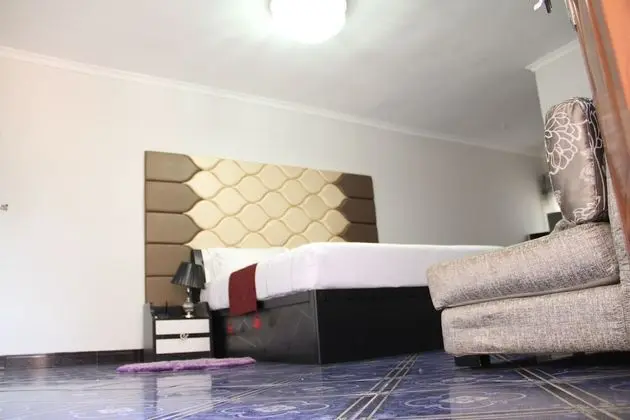 Business Tek Büyük Yataklı Oda