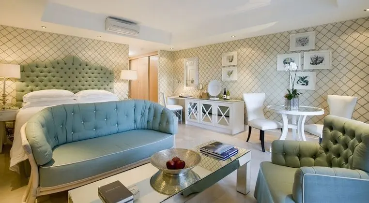 Luxury Oda