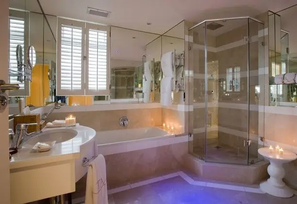 Luxury Oda