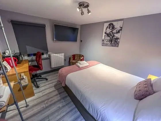 Comfort Tek Büyük Yataklı Oda, Ortak Banyo