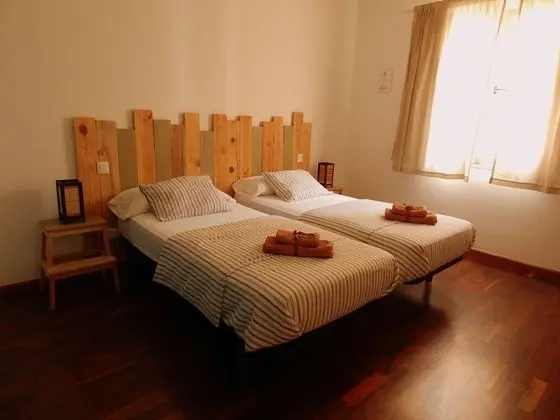 İki Ayrı Yataklı Oda, Ortak Banyo
