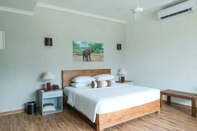Deluxe Room with Partial Sea View