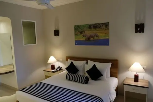 Deluxe Room with Partial Sea View