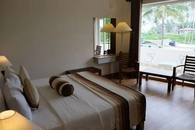 Deluxe Room with Partial Sea View