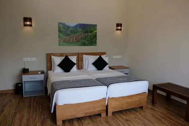Deluxe Room with Partial Sea View