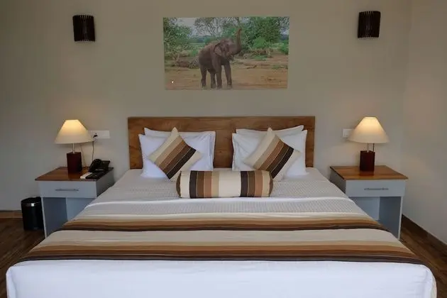 Deluxe Room with Partial Sea View