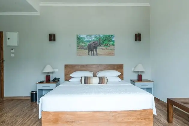Deluxe Room with Partial Sea View