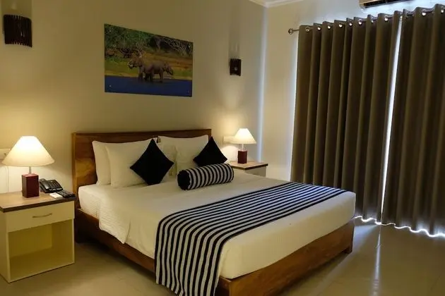 Deluxe Room with Partial Sea View