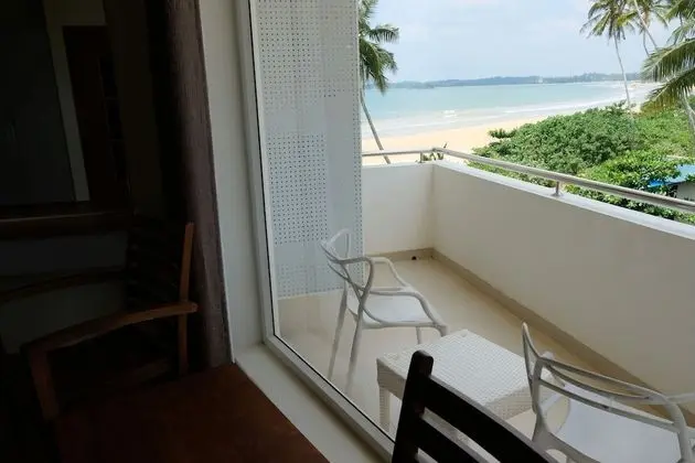 Deluxe Room with Partial Sea View