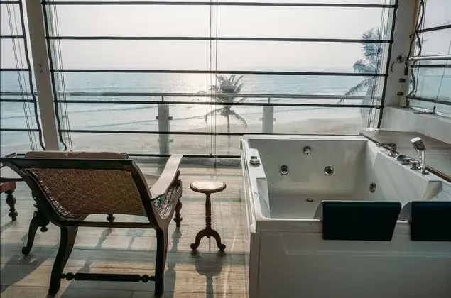 Superior Deluxe Room with Direct Sea View