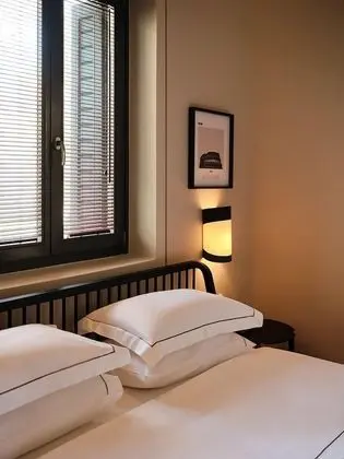 City Tek Büyük Yataklı Oda