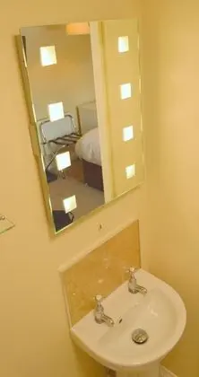 Tek Büyük veya İki Ayrı Yataklı Oda, Banyolu/Duşlu