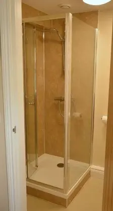 Tek Büyük Yataklı Oda, Banyolu/Duşlu