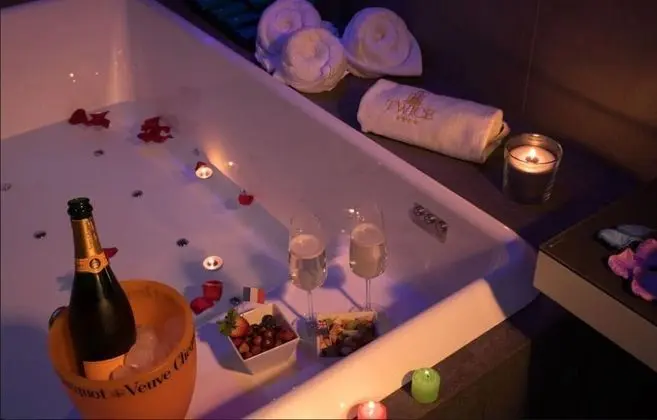 Deluxe Tek Büyük Yataklı Oda, Jakuzi